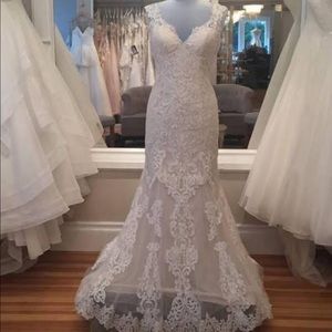 Essence of Australia Wedding Gown